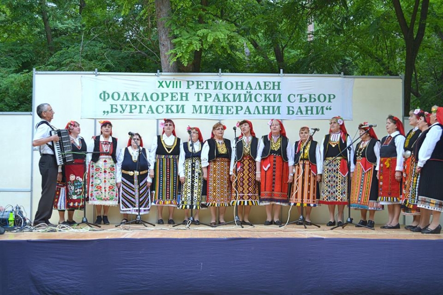 Тракийски песни огласиха поляните в Бургаския квартал Ветрен