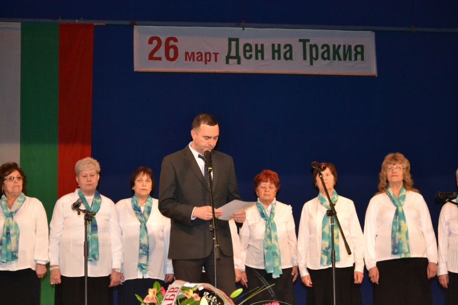 Тракийци празнуваха с президента Първанов
