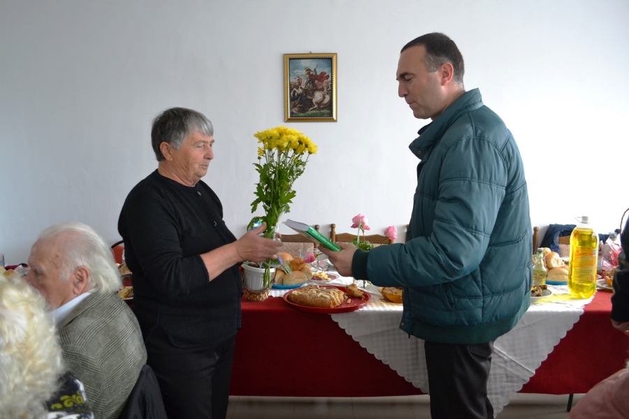 Другарска среща между тракийци в село Ливада