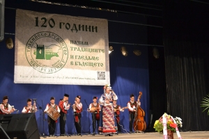 Стотици на крака на концерта на тракийското дружество в Бургас